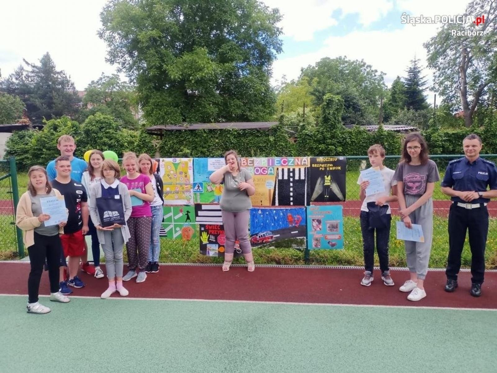 Zdjęcie w galerii na portalu naszraciborz.pl: Finaliści konkursu plastycznego nagrodzeni wiadomości z regionu