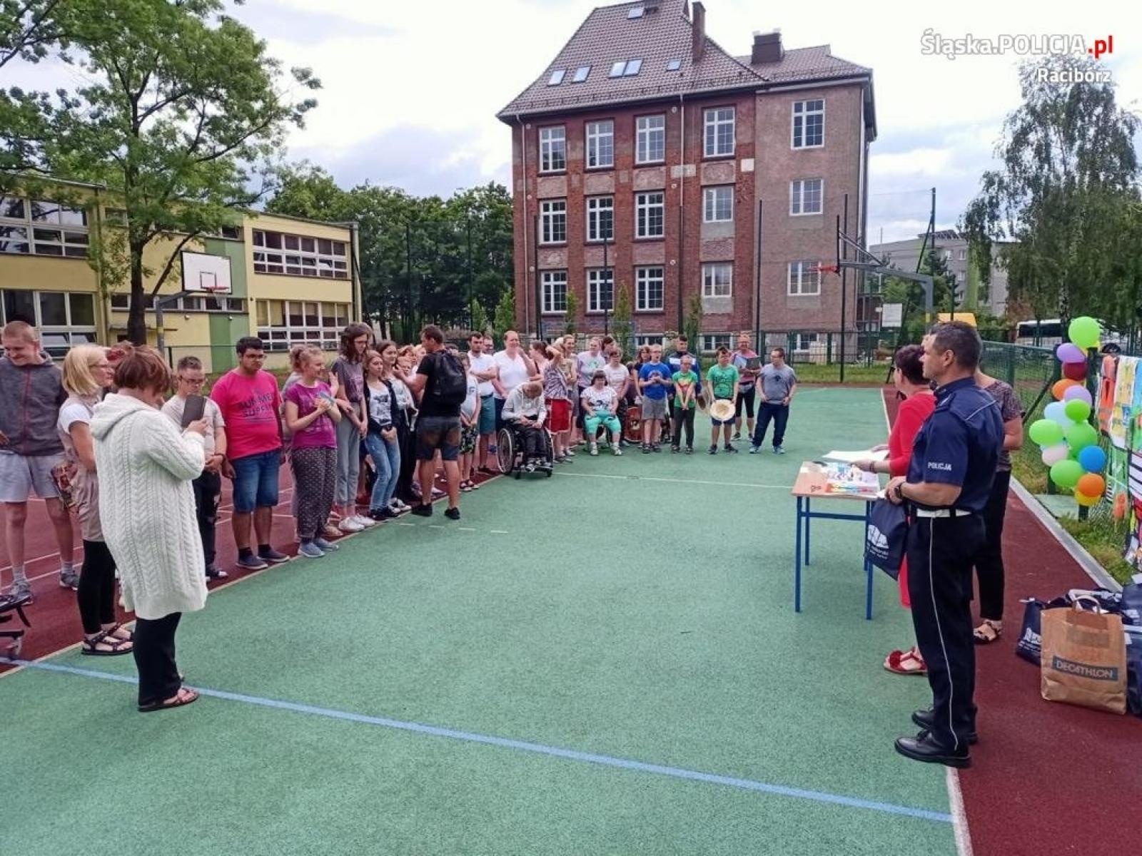 Zdjęcie w galerii na portalu naszraciborz.pl: Finaliści konkursu plastycznego nagrodzeni wiadomości z regionu