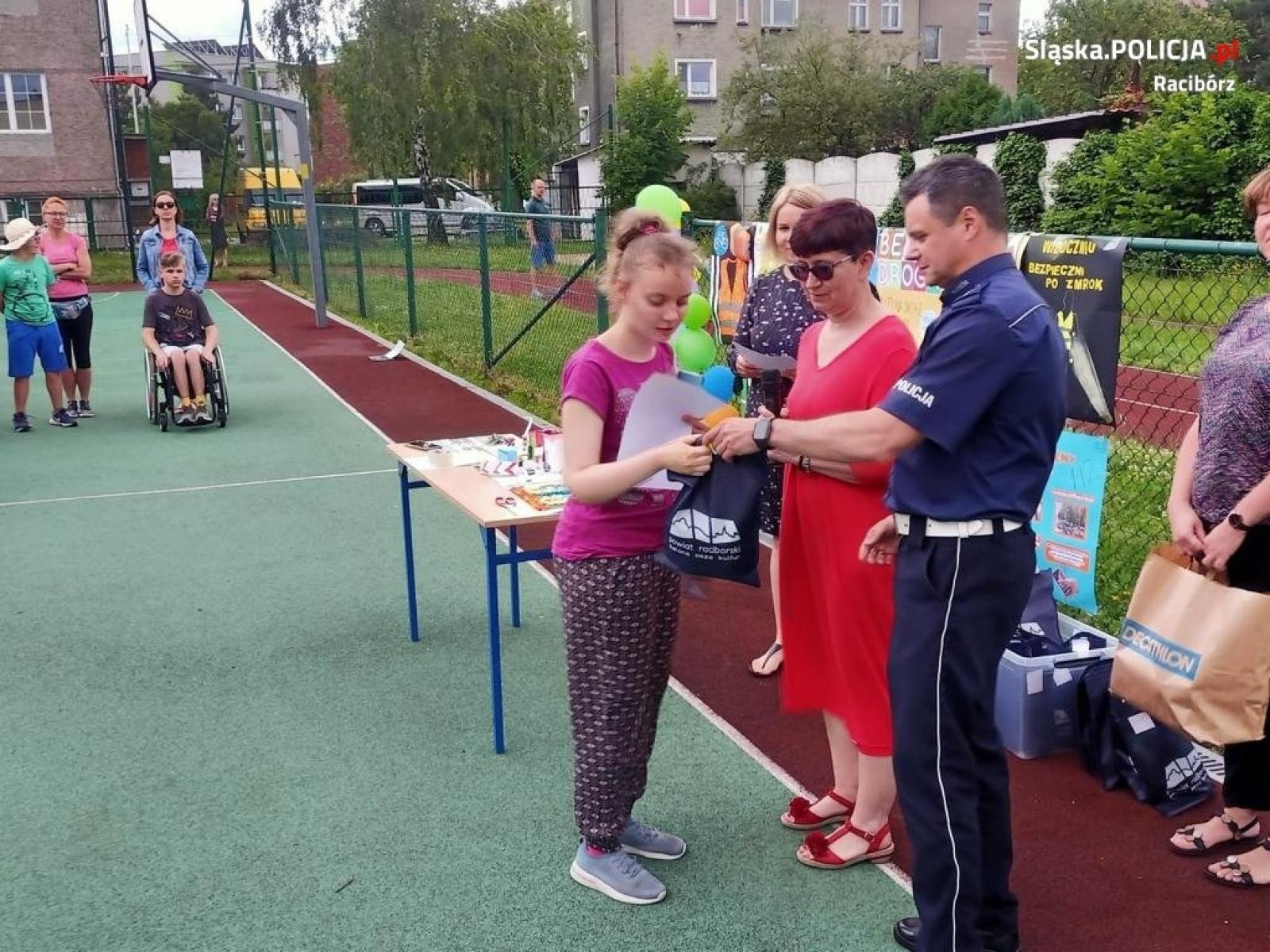 Zdjęcie w galerii na portalu naszraciborz.pl: Finaliści konkursu plastycznego nagrodzeni wiadomości z regionu