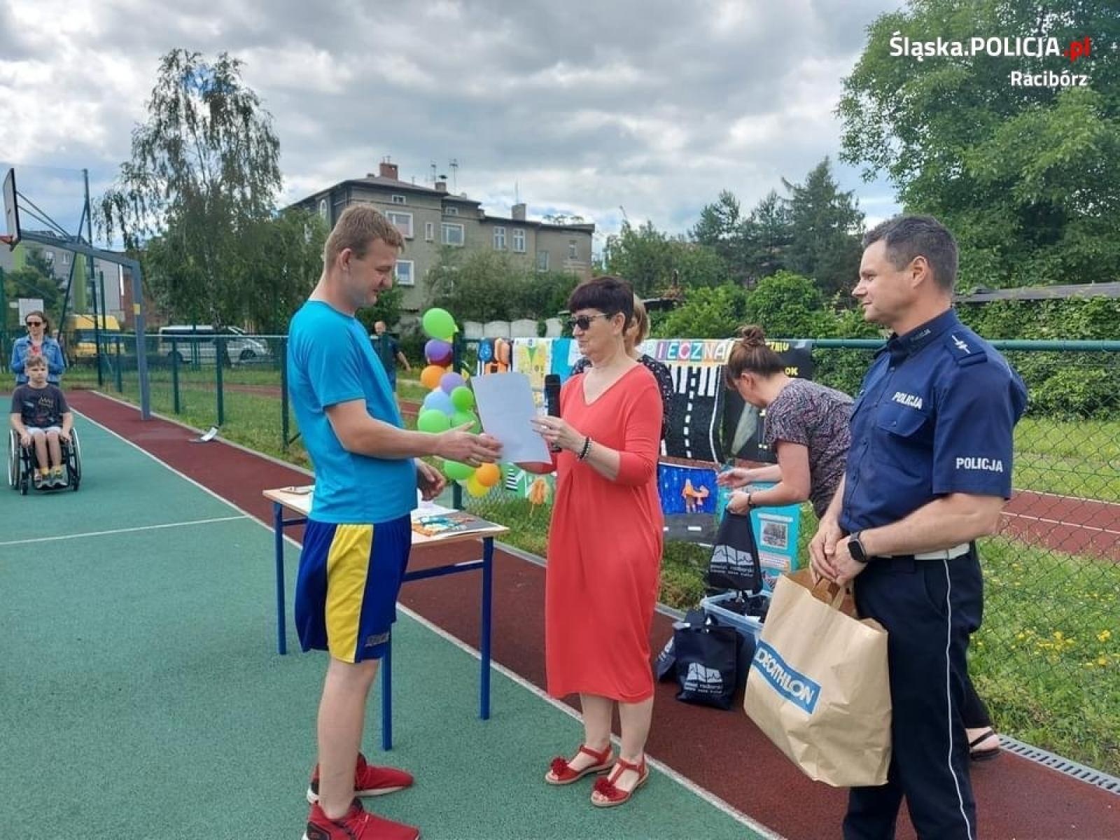 Zdjęcie w galerii na portalu naszraciborz.pl: Finaliści konkursu plastycznego nagrodzeni wiadomości z regionu