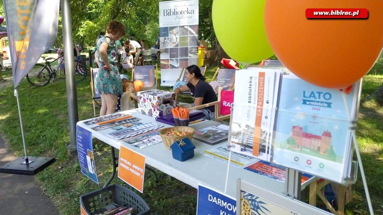 Zdjęcie w galerii na portalu naszraciborz.pl: Oprócz chęci do pływania, mamy pociąg do czytania! wiadomości z regionu