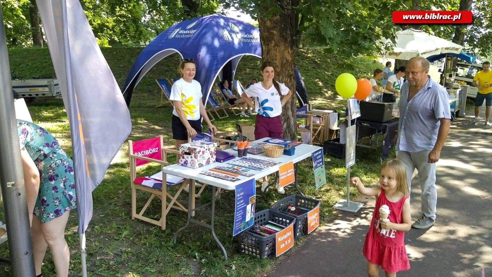 Zdjęcie w galerii na portalu naszraciborz.pl: Oprócz chęci do pływania, mamy pociąg do czytania! wiadomości z regionu