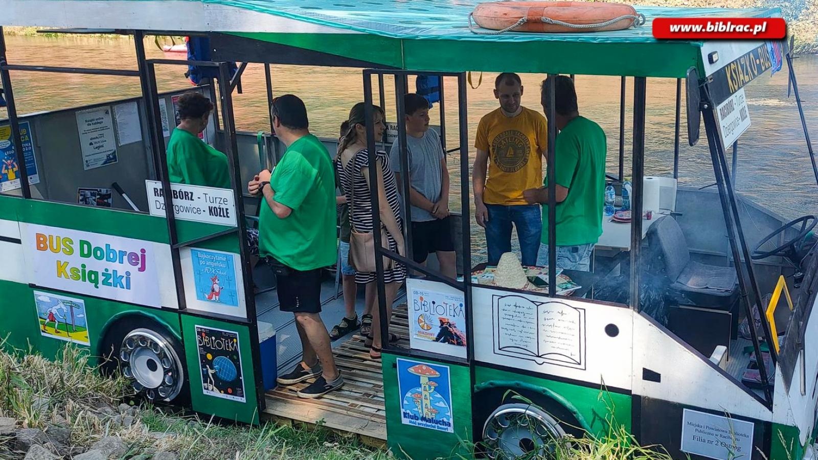 Zdjęcie w galerii na portalu naszraciborz.pl: Oprócz chęci do pływania, mamy pociąg do czytania! wiadomości z regionu