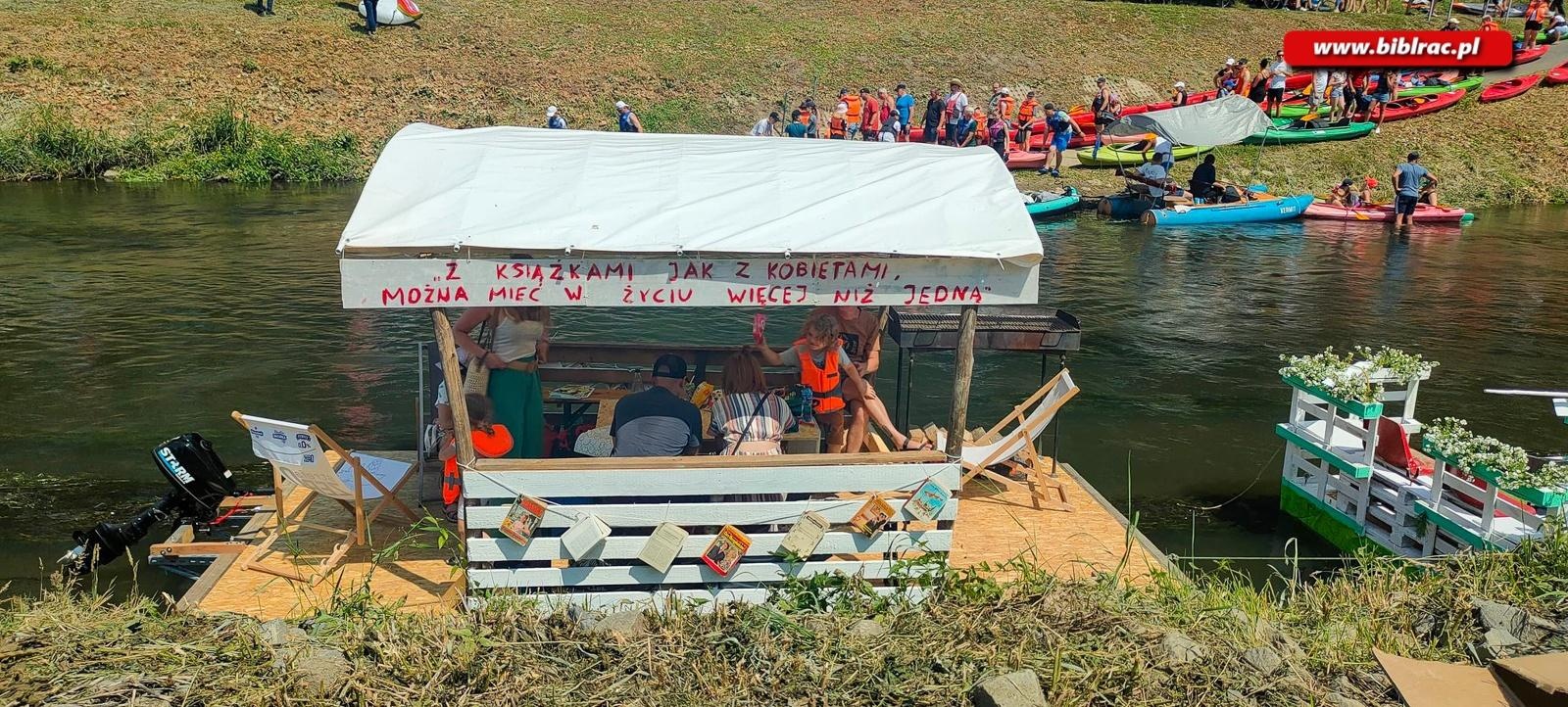 Zdjęcie w galerii na portalu naszraciborz.pl: Oprócz chęci do pływania, mamy pociąg do czytania! wiadomości z regionu