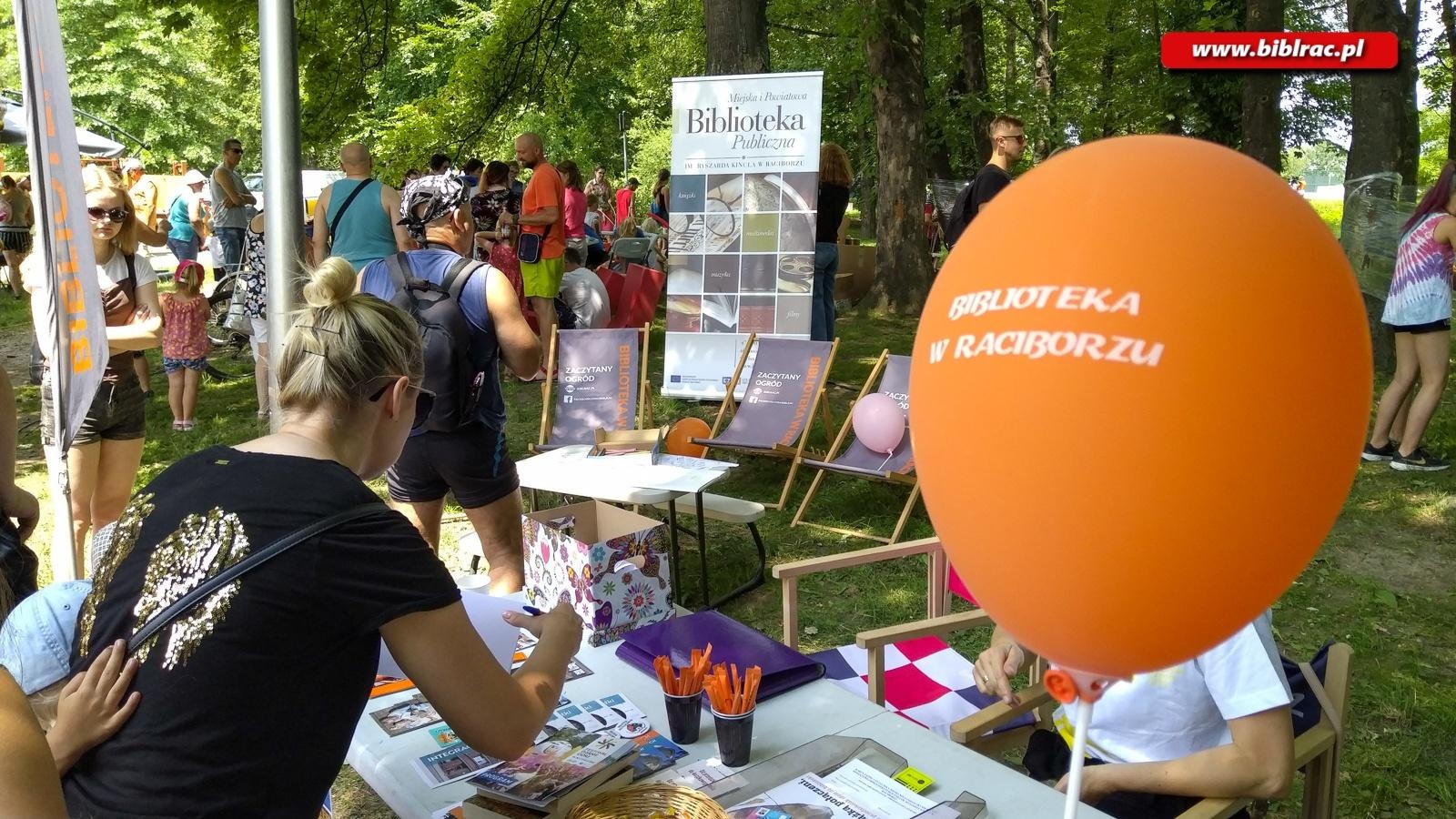 Zdjęcie w galerii na portalu naszraciborz.pl: Oprócz chęci do pływania, mamy pociąg do czytania! wiadomości z regionu