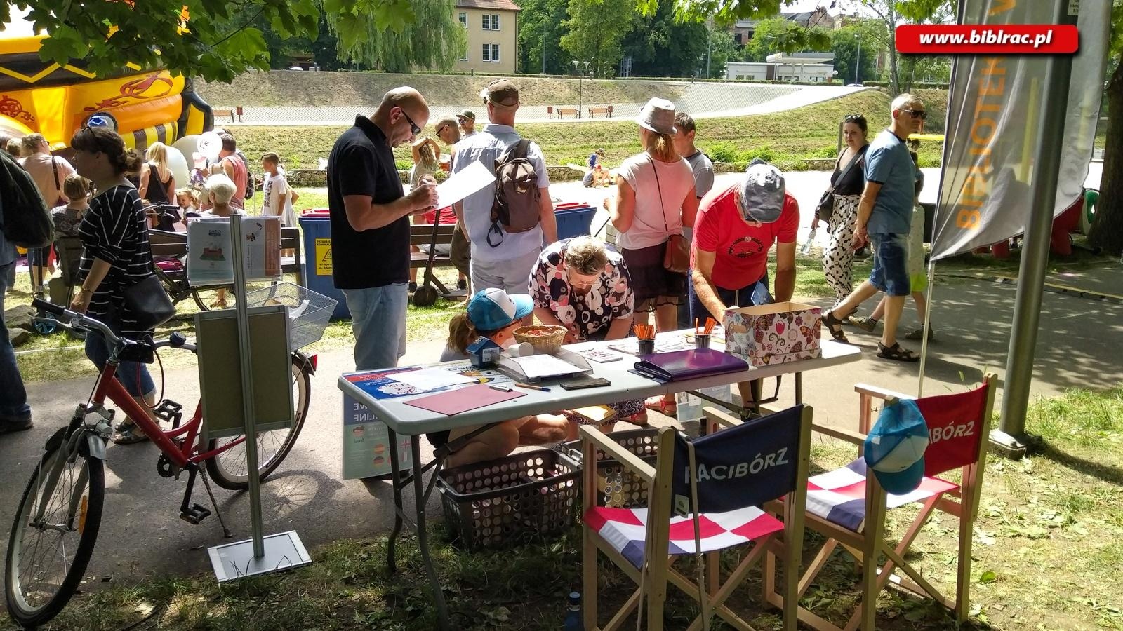 Zdjęcie w galerii na portalu naszraciborz.pl: Oprócz chęci do pływania, mamy pociąg do czytania! wiadomości z regionu