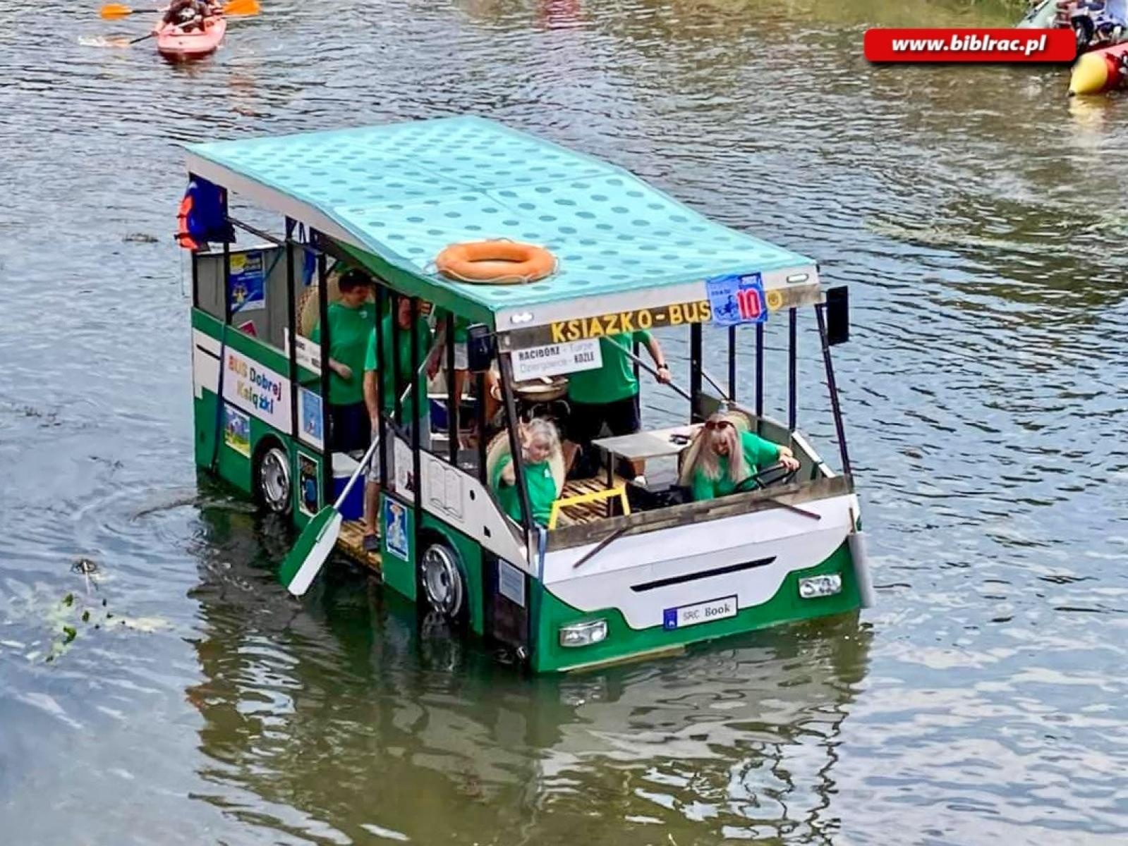 Zdjęcie w galerii na portalu naszraciborz.pl: Oprócz chęci do pływania, mamy pociąg do czytania! wiadomości z regionu
