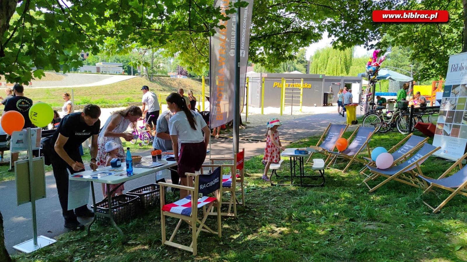 Zdjęcie w galerii na portalu naszraciborz.pl: Oprócz chęci do pływania, mamy pociąg do czytania! wiadomości z regionu