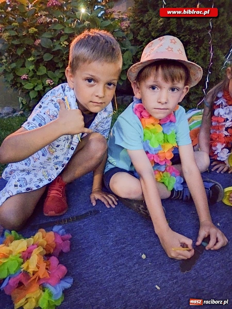 Zdjęcie w galerii na portalu naszraciborz.pl: Na początek wakacji… Hawaje w bibliotece! wiadomości z regionu