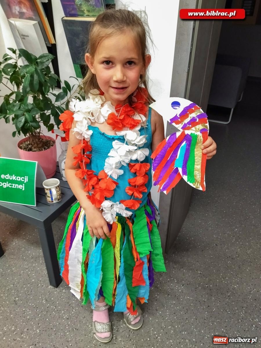 Zdjęcie w galerii na portalu naszraciborz.pl: Na początek wakacji… Hawaje w bibliotece! wiadomości z regionu