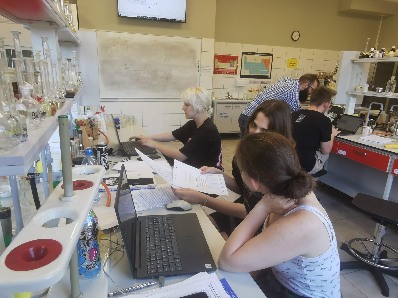 Zdjęcie w galerii na portalu naszraciborz.pl: Ekologia i mikrobiologia w CKZiU nr 1 Budowlanka - Gastronomik wiadomości z regionu