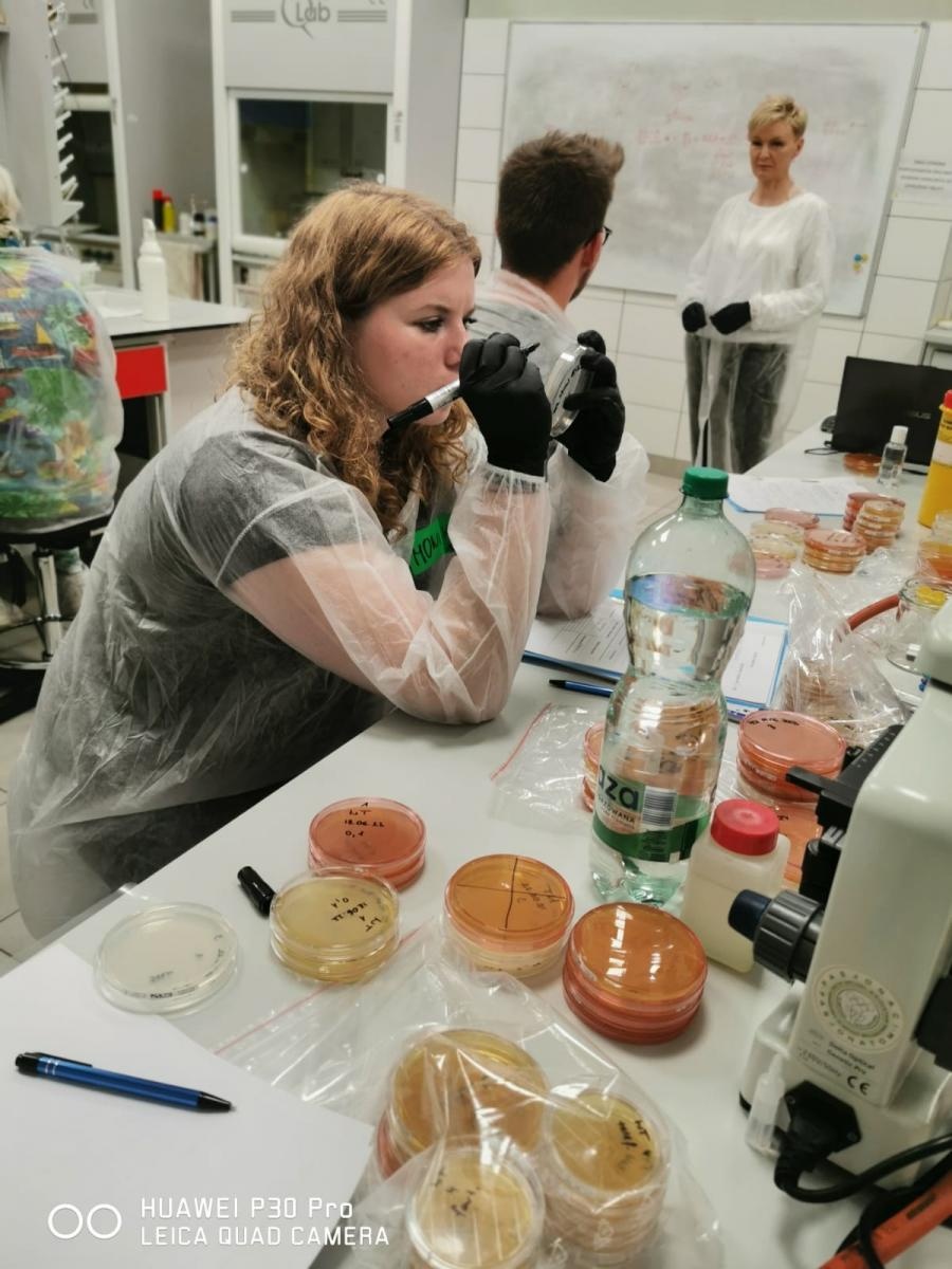 Zdjęcie w galerii na portalu naszraciborz.pl: Ekologia i mikrobiologia w CKZiU nr 1 Budowlanka - Gastronomik wiadomości z regionu