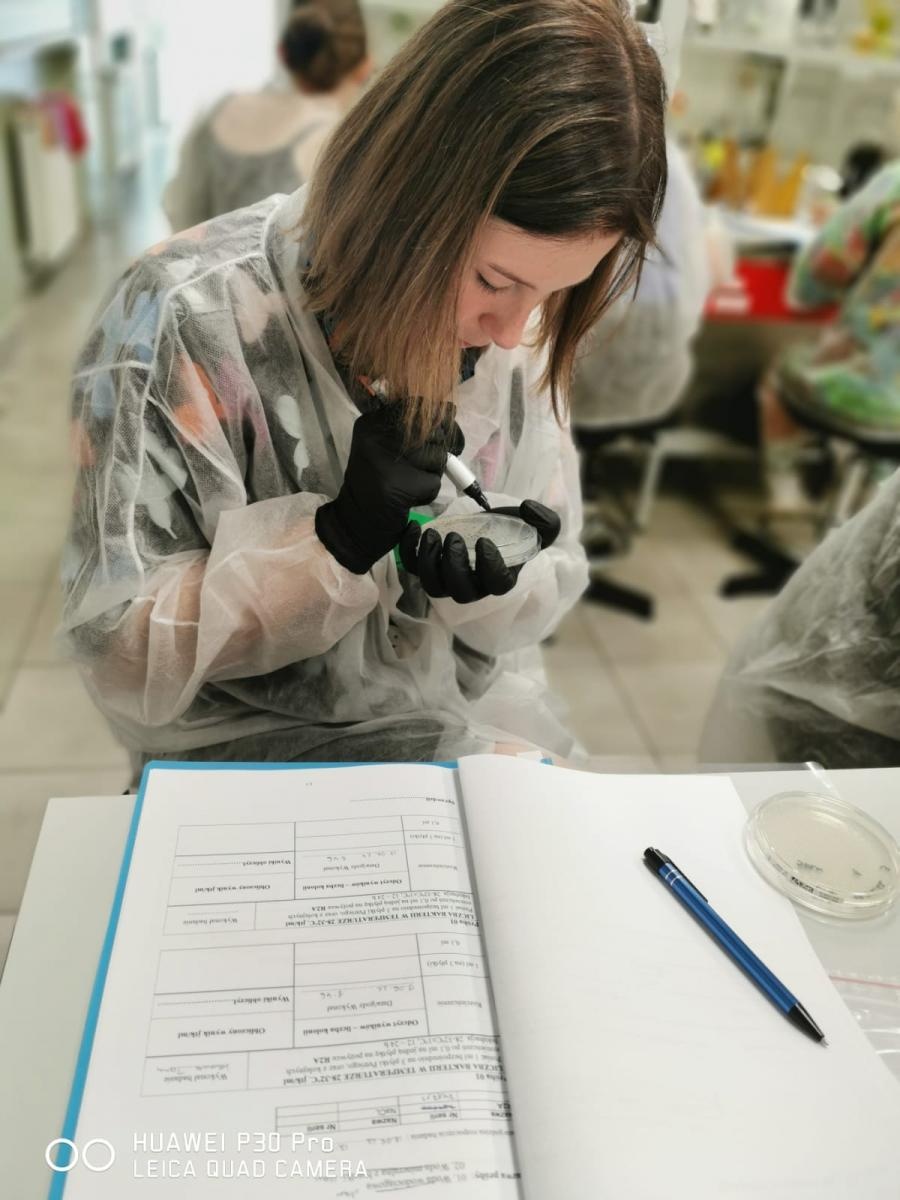 Zdjęcie w galerii na portalu naszraciborz.pl: Ekologia i mikrobiologia w CKZiU nr 1 Budowlanka - Gastronomik wiadomości z regionu