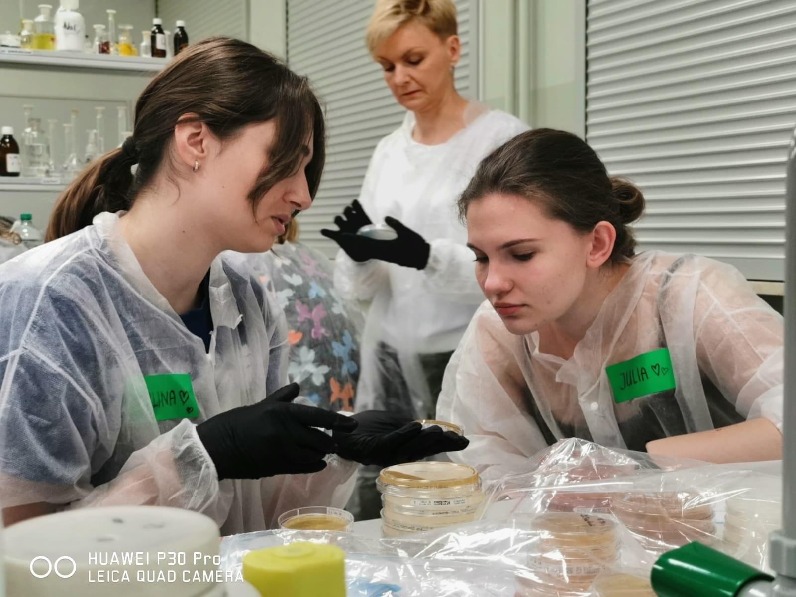 Zdjęcie w galerii na portalu naszraciborz.pl: Ekologia i mikrobiologia w CKZiU nr 1 Budowlanka - Gastronomik wiadomości z regionu