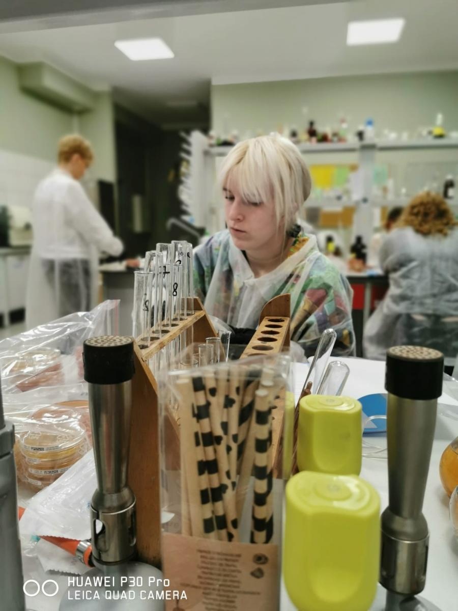 Zdjęcie w galerii na portalu naszraciborz.pl: Ekologia i mikrobiologia w CKZiU nr 1 Budowlanka - Gastronomik wiadomości z regionu