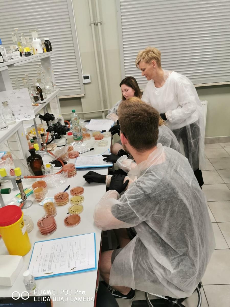 Zdjęcie w galerii na portalu naszraciborz.pl: Ekologia i mikrobiologia w CKZiU nr 1 Budowlanka - Gastronomik wiadomości z regionu