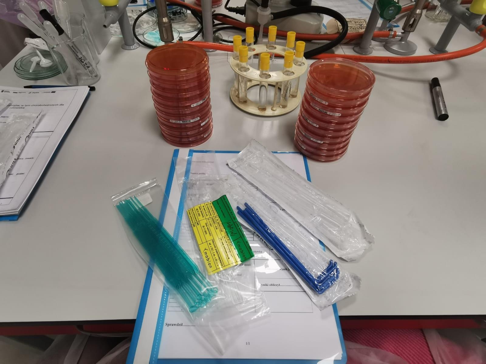 Zdjęcie w galerii na portalu naszraciborz.pl: Ekologia i mikrobiologia w CKZiU nr 1 Budowlanka - Gastronomik wiadomości z regionu