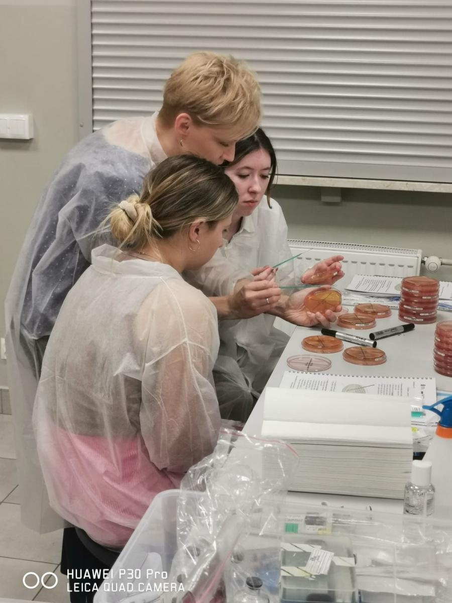 Zdjęcie w galerii na portalu naszraciborz.pl: Ekologia i mikrobiologia w CKZiU nr 1 Budowlanka - Gastronomik wiadomości z regionu