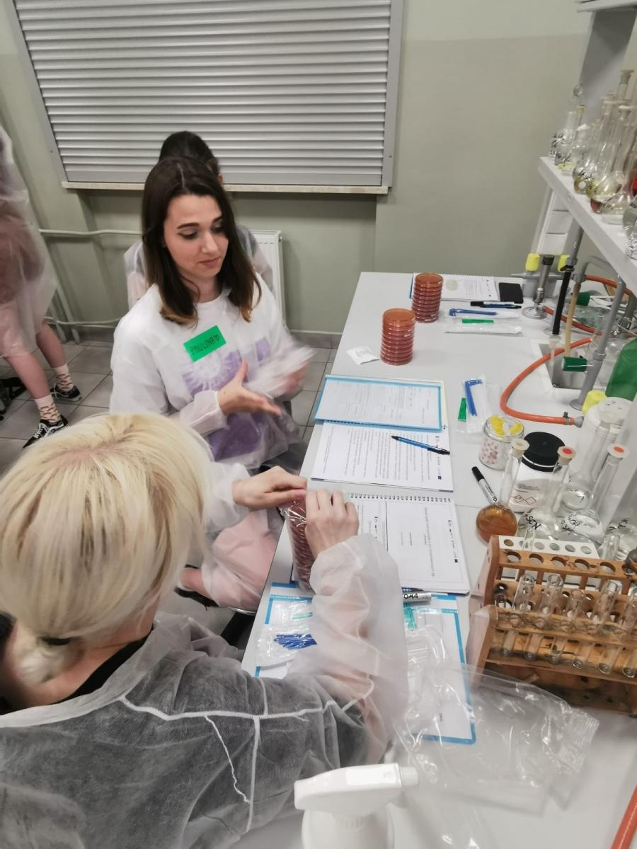 Zdjęcie w galerii na portalu naszraciborz.pl: Ekologia i mikrobiologia w CKZiU nr 1 Budowlanka - Gastronomik wiadomości z regionu