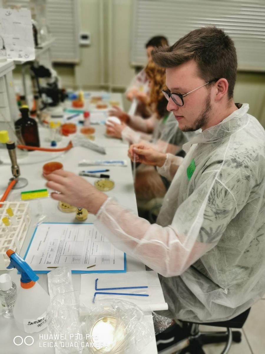 Zdjęcie w galerii na portalu naszraciborz.pl: Ekologia i mikrobiologia w CKZiU nr 1 Budowlanka - Gastronomik wiadomości z regionu