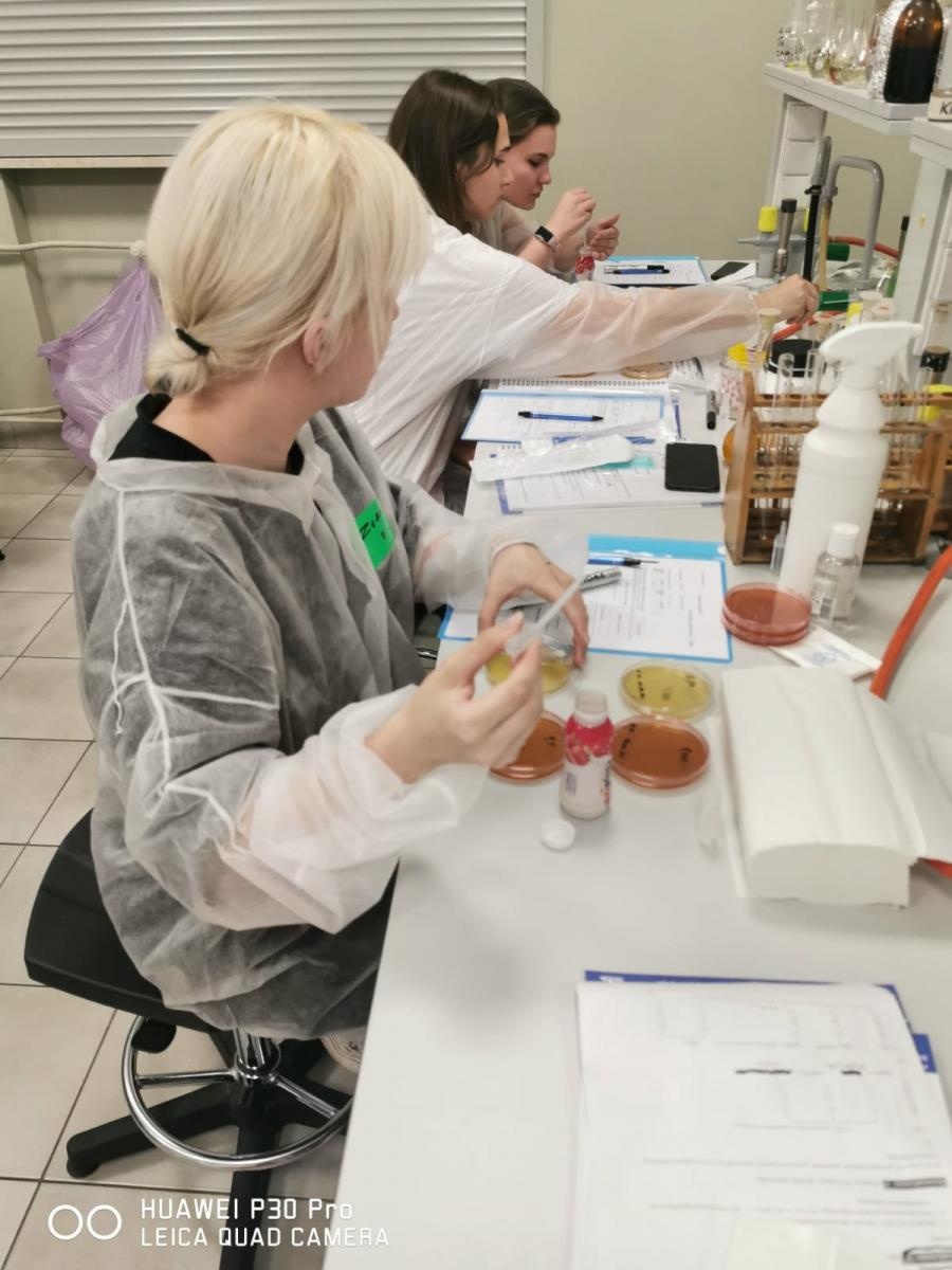 Zdjęcie w galerii na portalu naszraciborz.pl: Ekologia i mikrobiologia w CKZiU nr 1 Budowlanka - Gastronomik wiadomości z regionu