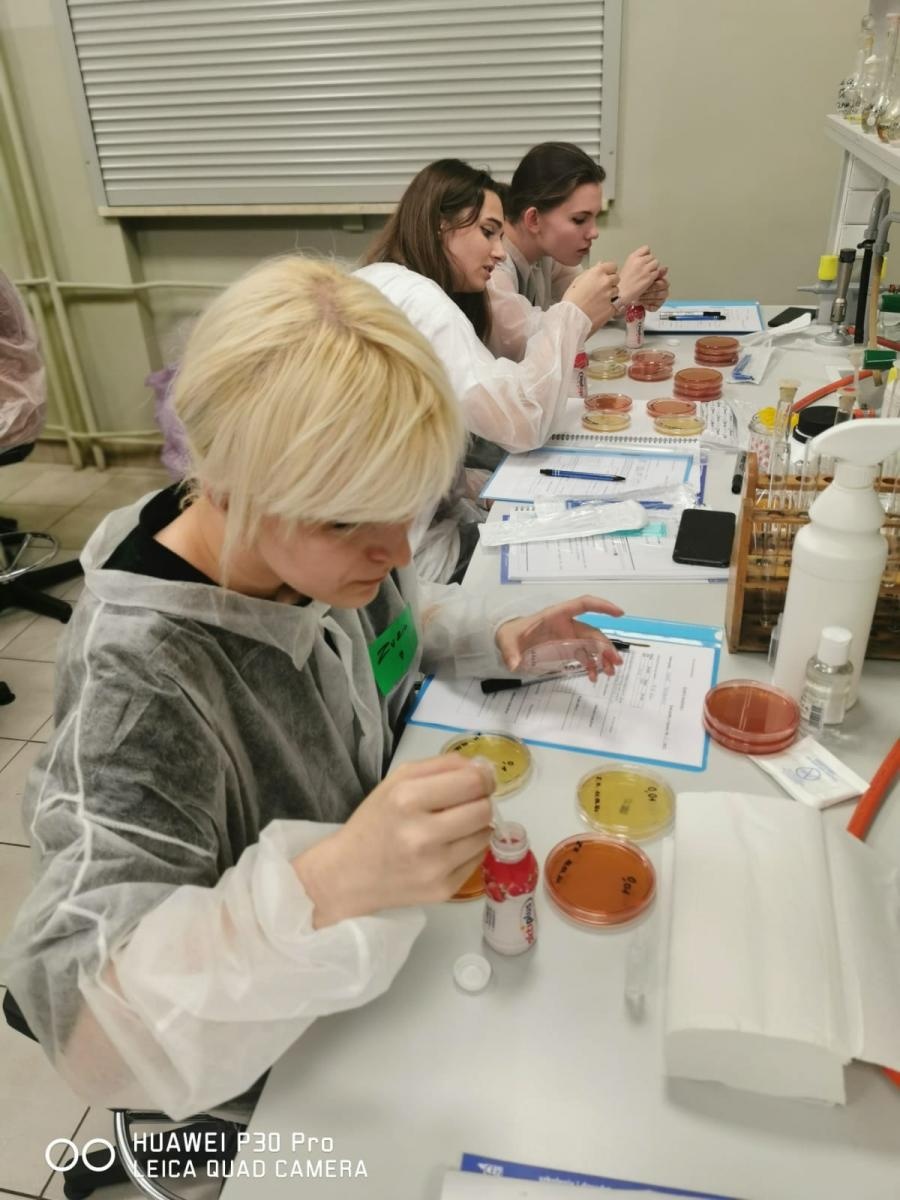 Zdjęcie w galerii na portalu naszraciborz.pl: Ekologia i mikrobiologia w CKZiU nr 1 Budowlanka - Gastronomik wiadomości z regionu