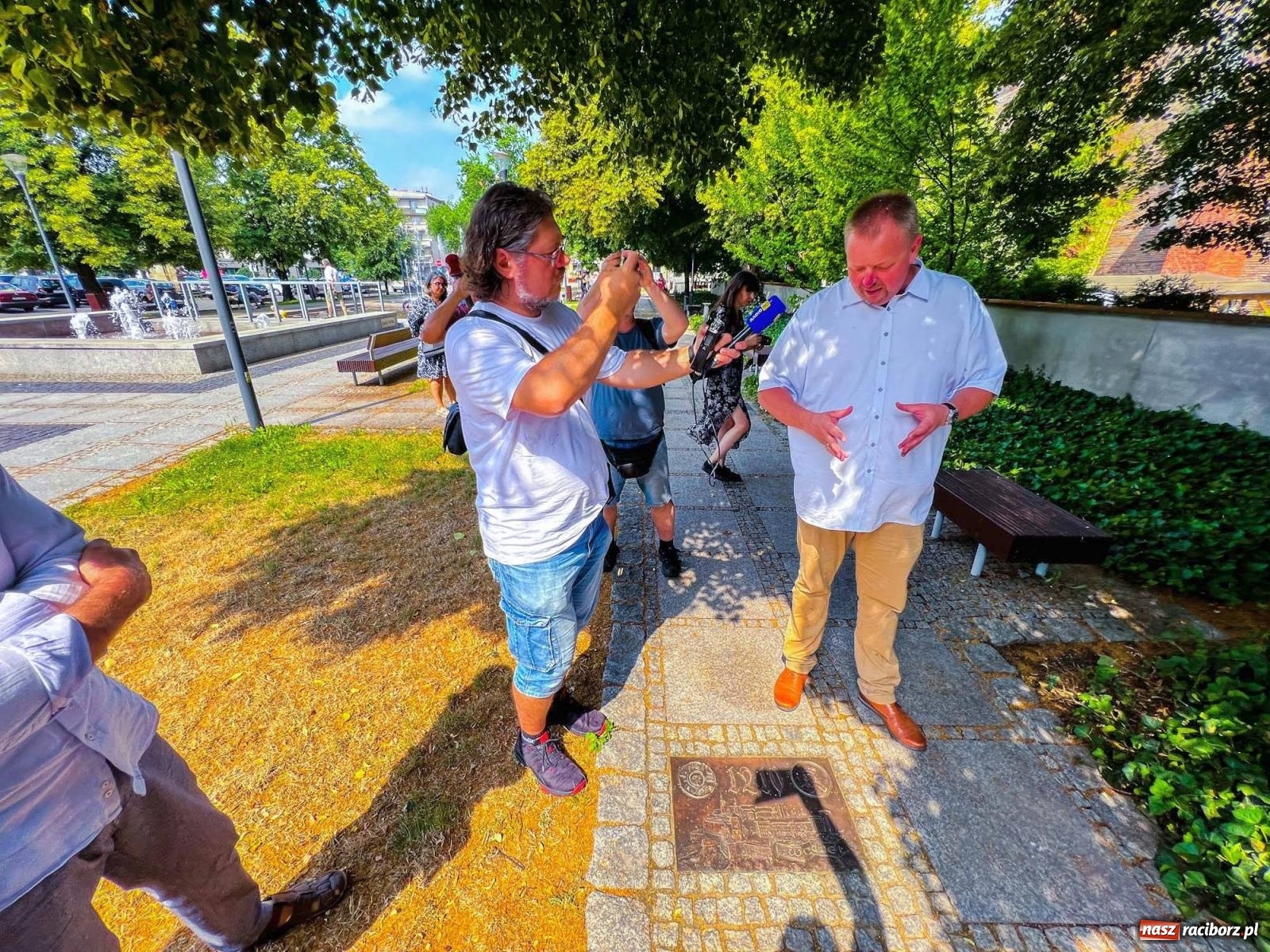 Zdjęcie w galerii na portalu naszraciborz.pl: Oficjalnie otwarto chodnik dziejów Raciborza [KRÓTKI SPACER WIDEO] wiadomości z regionu