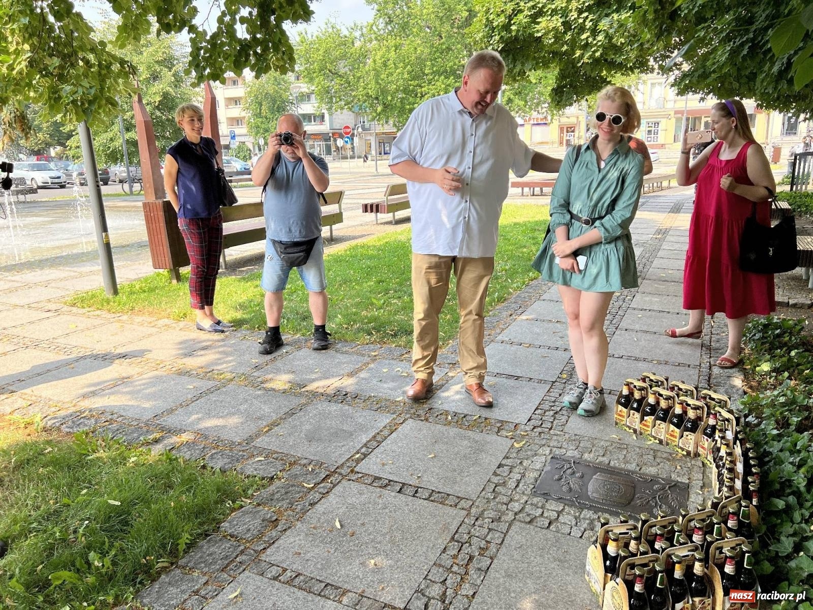 Zdjęcie w galerii na portalu naszraciborz.pl: Oficjalnie otwarto chodnik dziejów Raciborza [KRÓTKI SPACER WIDEO] wiadomości z regionu