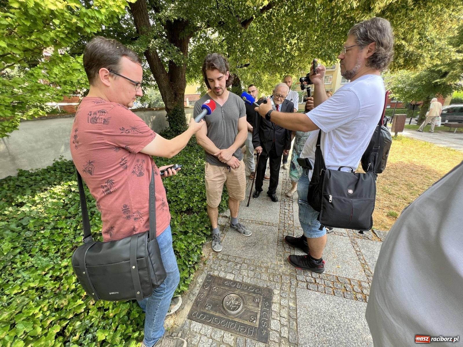 Zdjęcie w galerii na portalu naszraciborz.pl: Oficjalnie otwarto chodnik dziejów Raciborza [KRÓTKI SPACER WIDEO] wiadomości z regionu