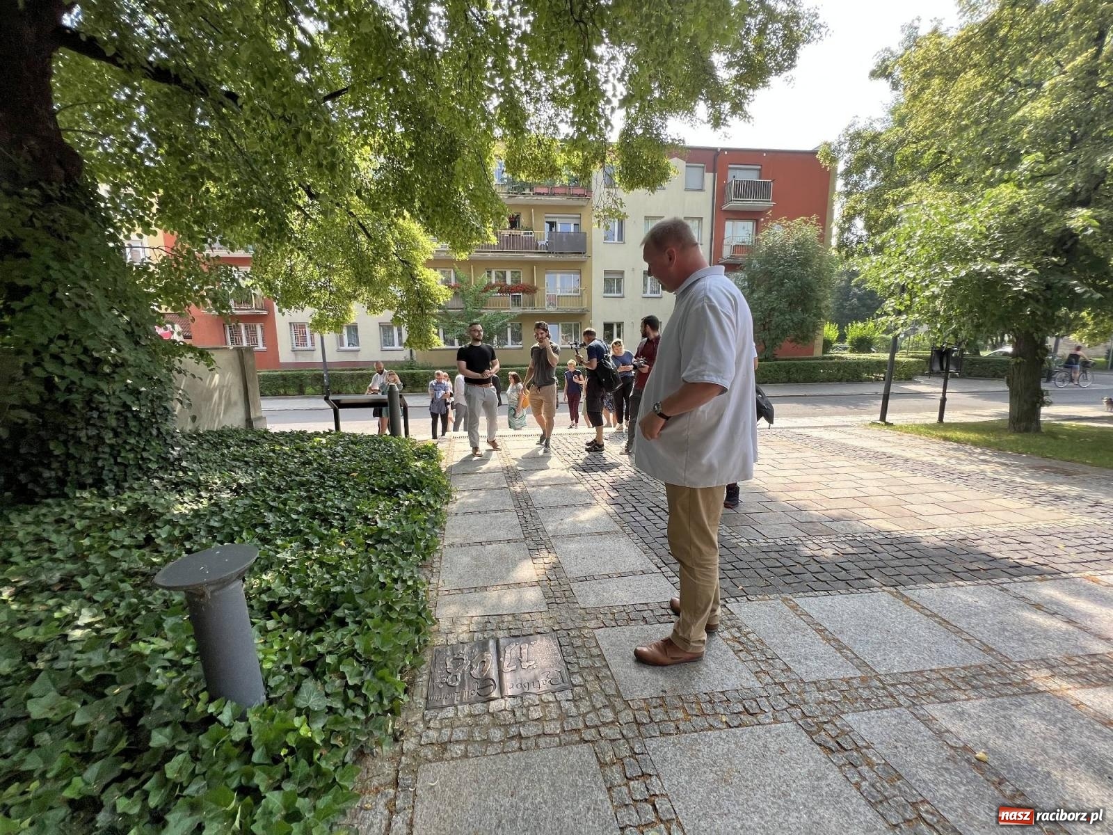 Zdjęcie w galerii na portalu naszraciborz.pl: Oficjalnie otwarto chodnik dziejów Raciborza [KRÓTKI SPACER WIDEO] wiadomości z regionu