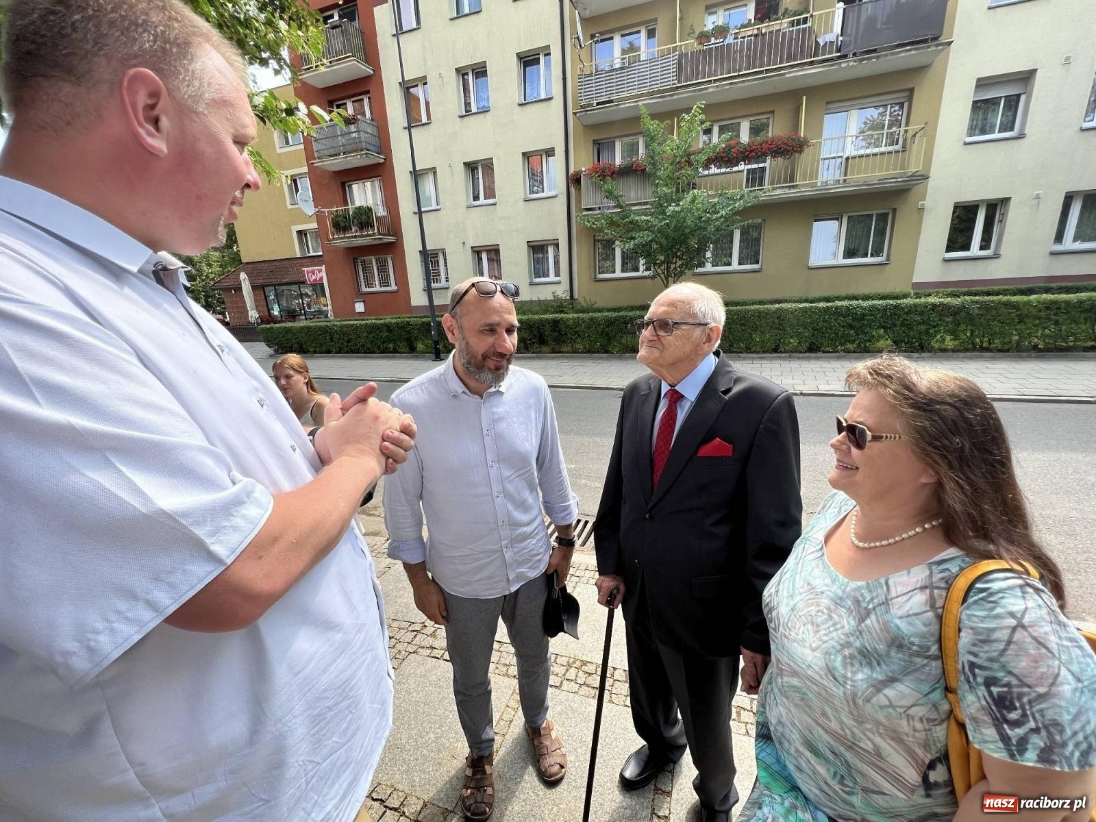 Zdjęcie w galerii na portalu naszraciborz.pl: Oficjalnie otwarto chodnik dziejów Raciborza [KRÓTKI SPACER WIDEO] wiadomości z regionu