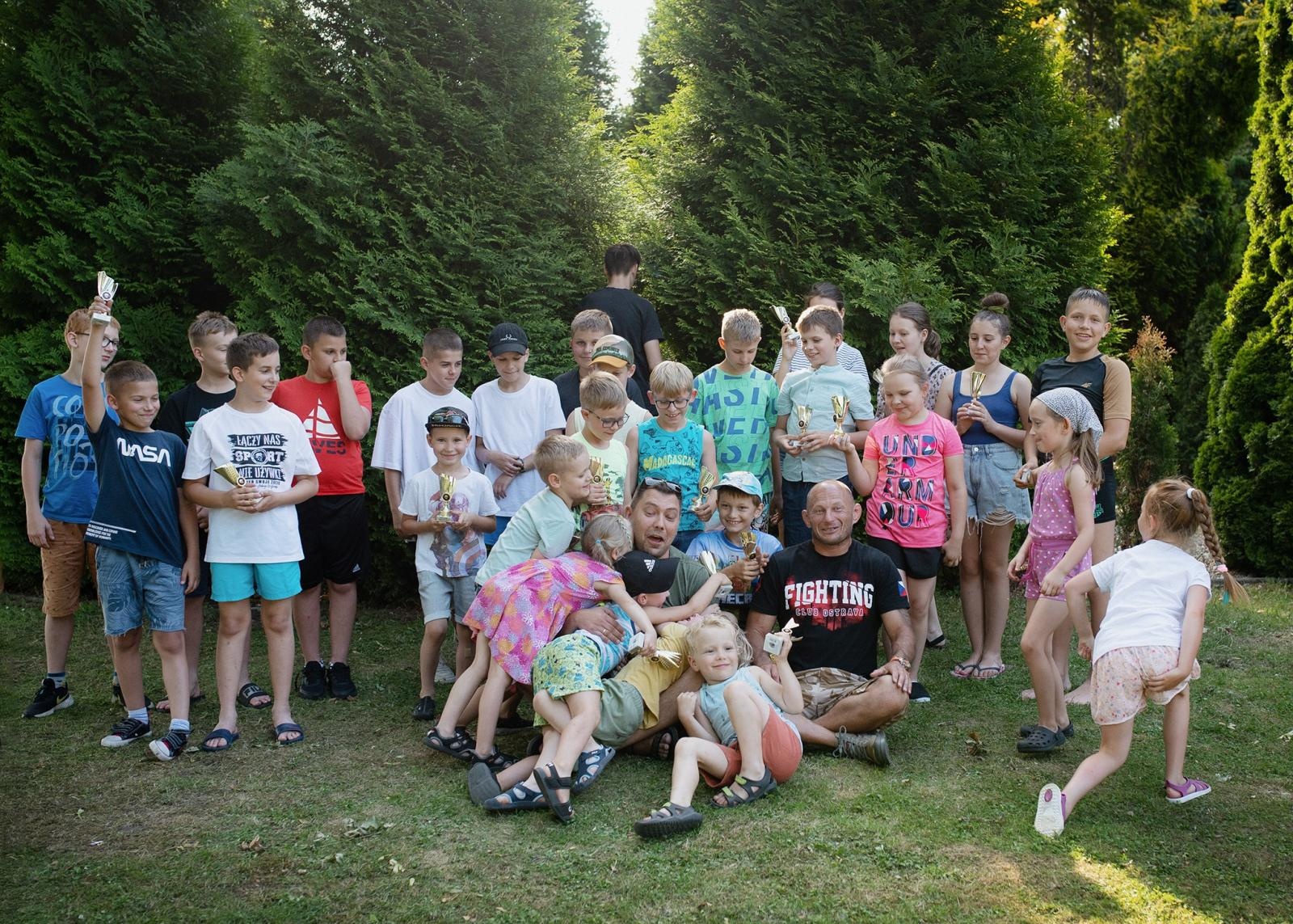 Zdjęcie w galerii na portalu naszraciborz.pl: Najmłodsi Łamatorzy w rodzinnym gronie zakończyli sezon wiadomości z regionu