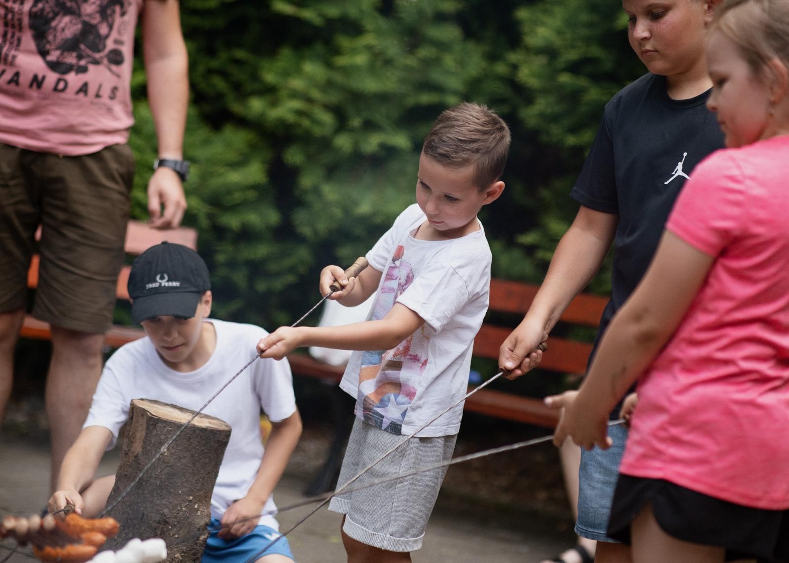 Zdjęcie w galerii na portalu naszraciborz.pl: Najmłodsi Łamatorzy w rodzinnym gronie zakończyli sezon wiadomości z regionu