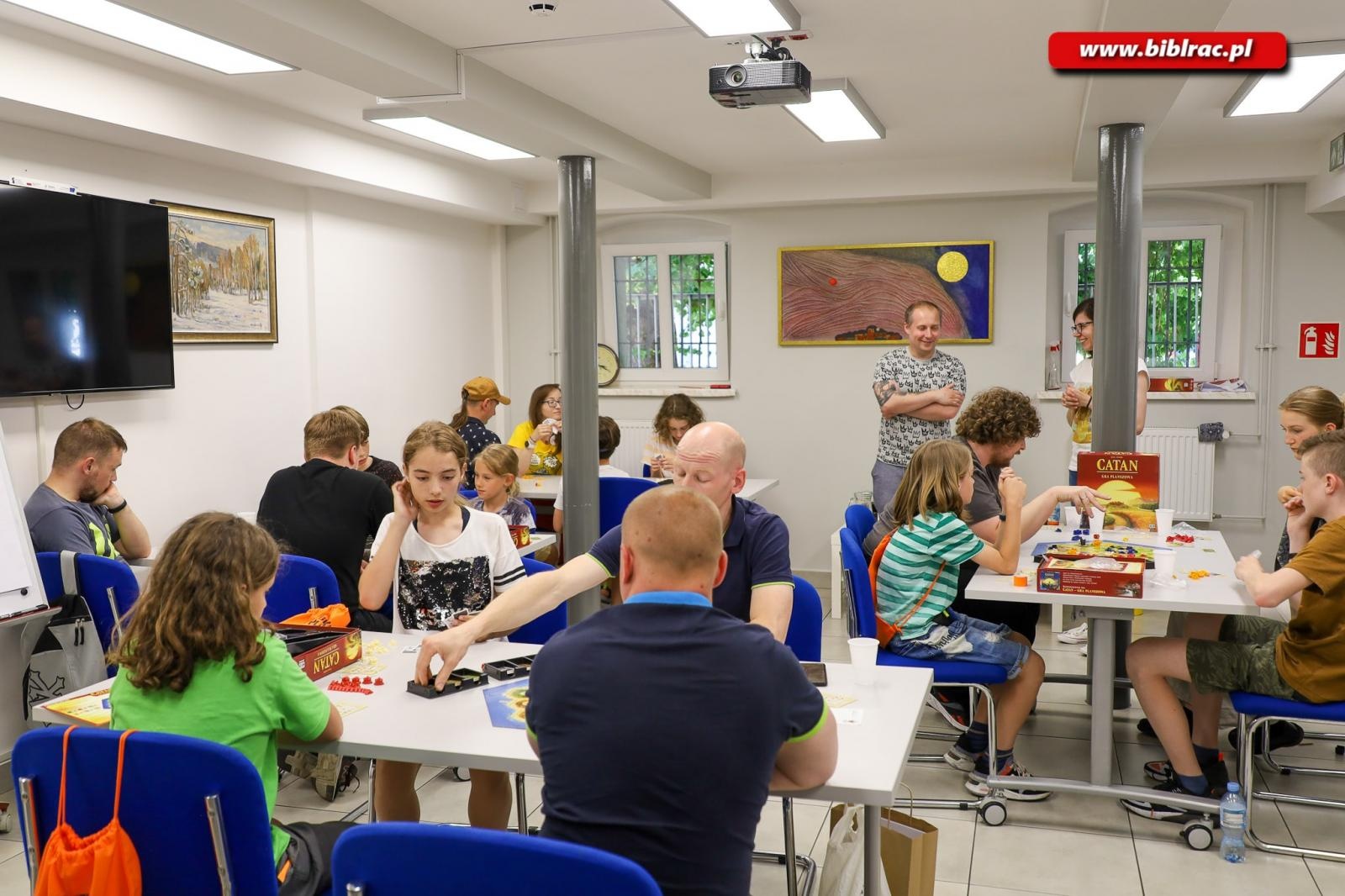 Zdjęcie w galerii na portalu naszraciborz.pl: Biblioteczny Turniej Gier Planszowych podczas 3 edycji Raciborskiego Festiwalu Gamingowego wiadomości z regionu