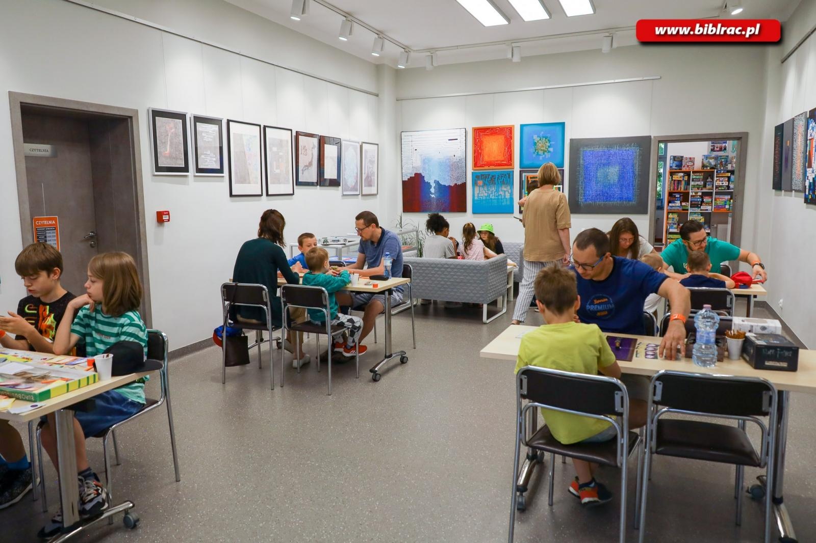 Zdjęcie w galerii na portalu naszraciborz.pl: Biblioteczny Turniej Gier Planszowych podczas 3 edycji Raciborskiego Festiwalu Gamingowego wiadomości z regionu