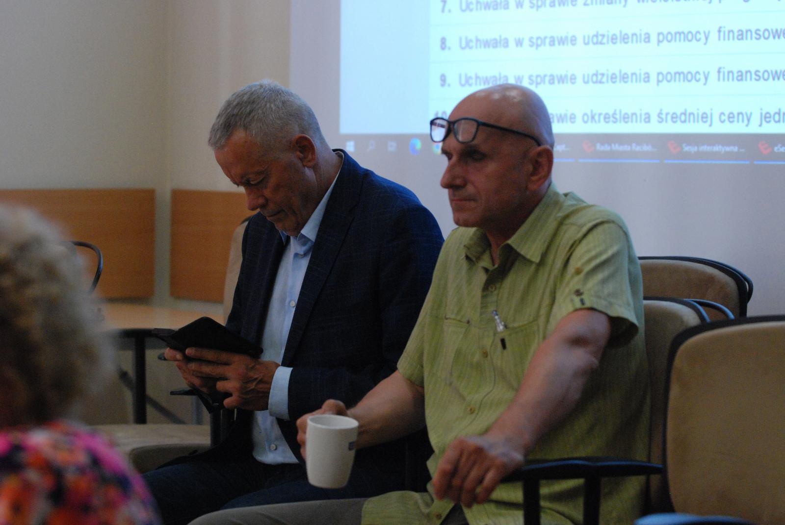 Zdjęcie w galerii na portalu naszraciborz.pl: Tadeusz Wojnar wrócił na salę obrad Rady Miasta. Ujawnia kolejny plan wyborczy wiadomości z regionu