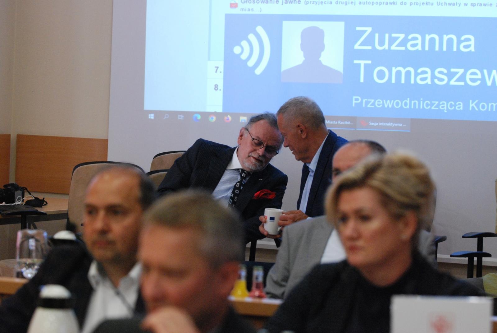 Zdjęcie w galerii na portalu naszraciborz.pl: Tadeusz Wojnar wrócił na salę obrad Rady Miasta. Ujawnia kolejny plan wyborczy wiadomości z regionu