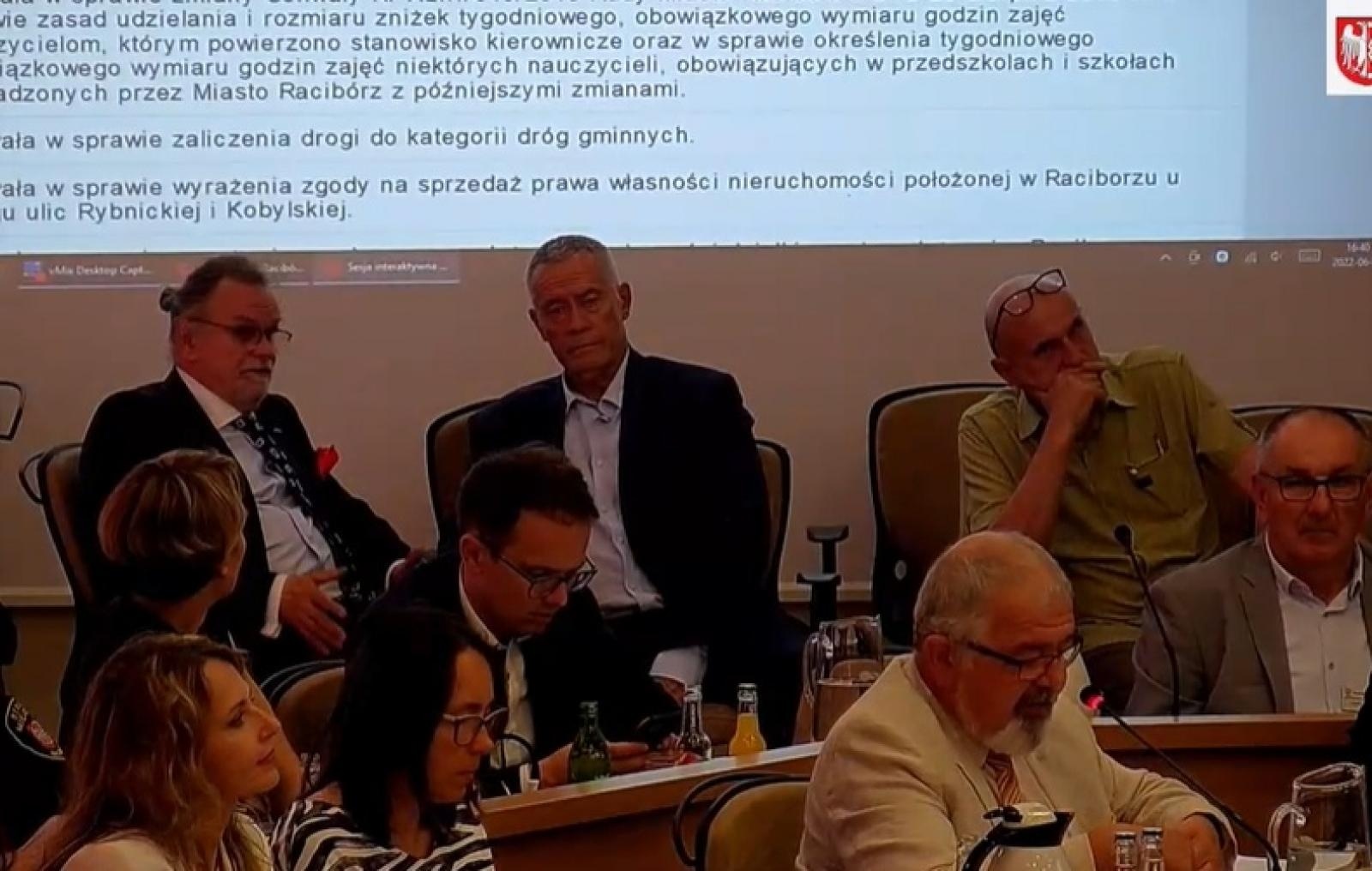 Zdjęcie w galerii na portalu naszraciborz.pl: Tadeusz Wojnar wrócił na salę obrad Rady Miasta. Ujawnia kolejny plan wyborczy wiadomości z regionu