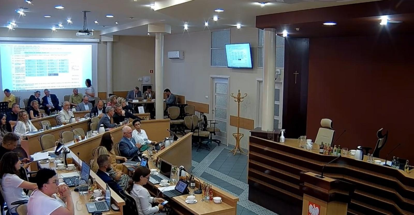 Zdjęcie w galerii na portalu naszraciborz.pl: Tadeusz Wojnar wrócił na salę obrad Rady Miasta. Ujawnia kolejny plan wyborczy wiadomości z regionu