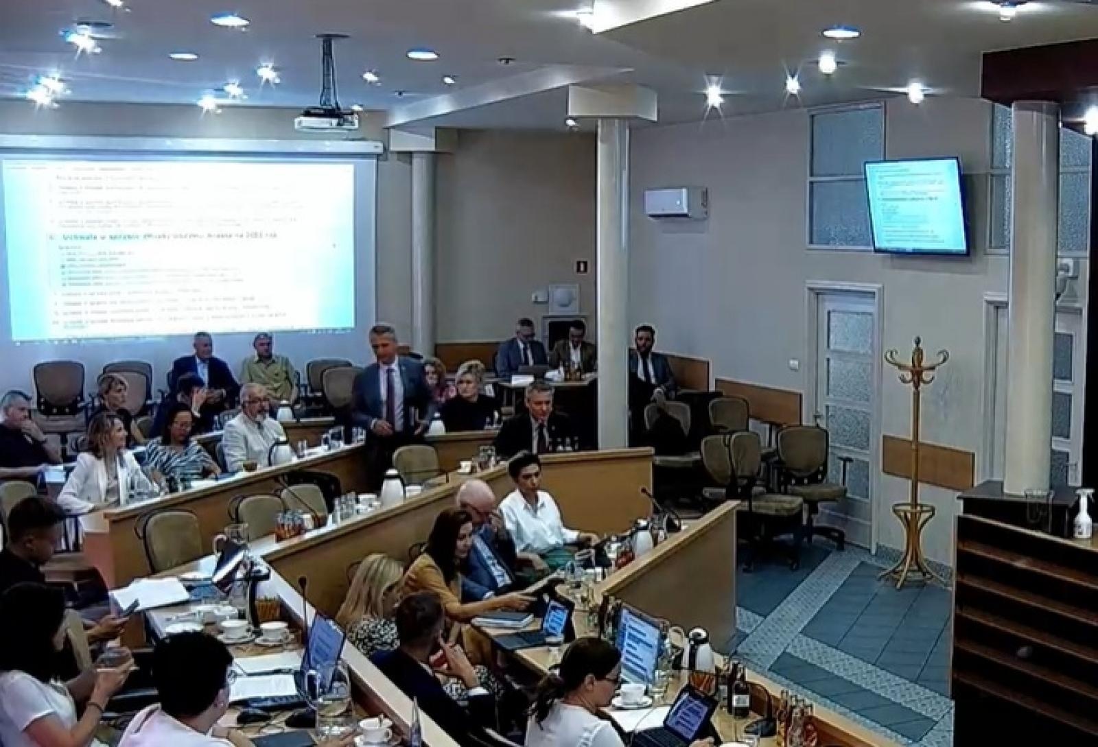 Zdjęcie w galerii na portalu naszraciborz.pl: Tadeusz Wojnar wrócił na salę obrad Rady Miasta. Ujawnia kolejny plan wyborczy wiadomości z regionu