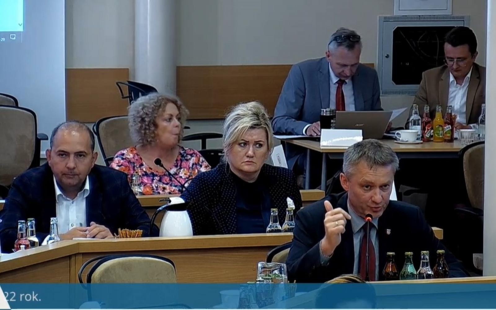 Zdjęcie w galerii na portalu naszraciborz.pl: Tadeusz Wojnar wrócił na salę obrad Rady Miasta. Ujawnia kolejny plan wyborczy wiadomości z regionu