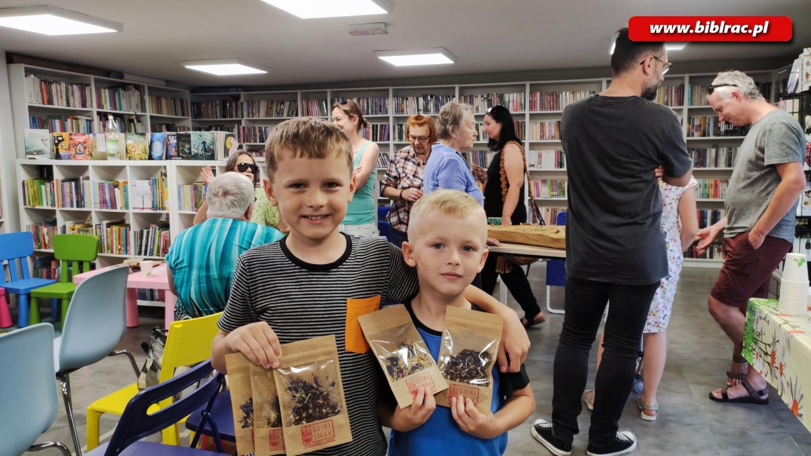Zdjęcie w galerii na portalu naszraciborz.pl: Podróż szlakiem herbaty w brzeskiej książnicy wiadomości z regionu