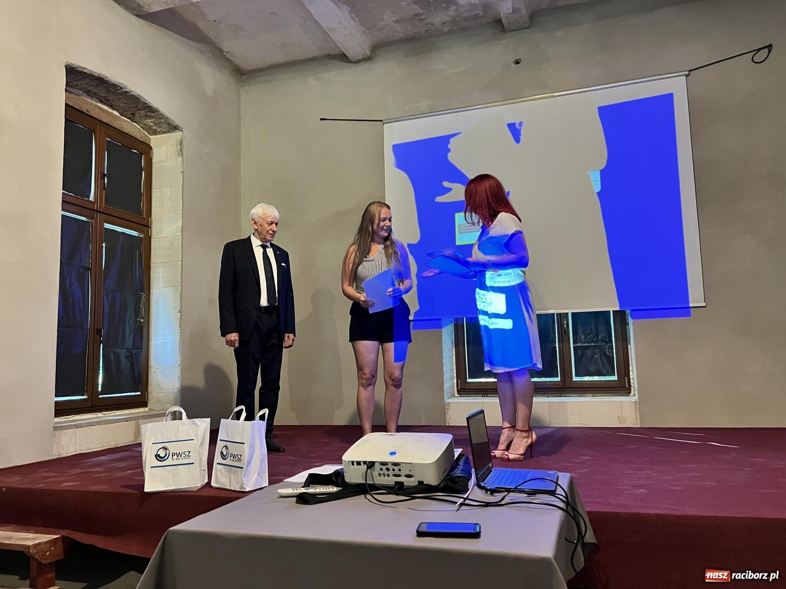 Zdjęcie w galerii na portalu naszraciborz.pl: Wyobraźnia uwolniona. Studenci pokazali jak mogłyby wyglądać wnętrza rzuchowskiego pałacu [FOTO i WIDEO] wiadomości z regionu