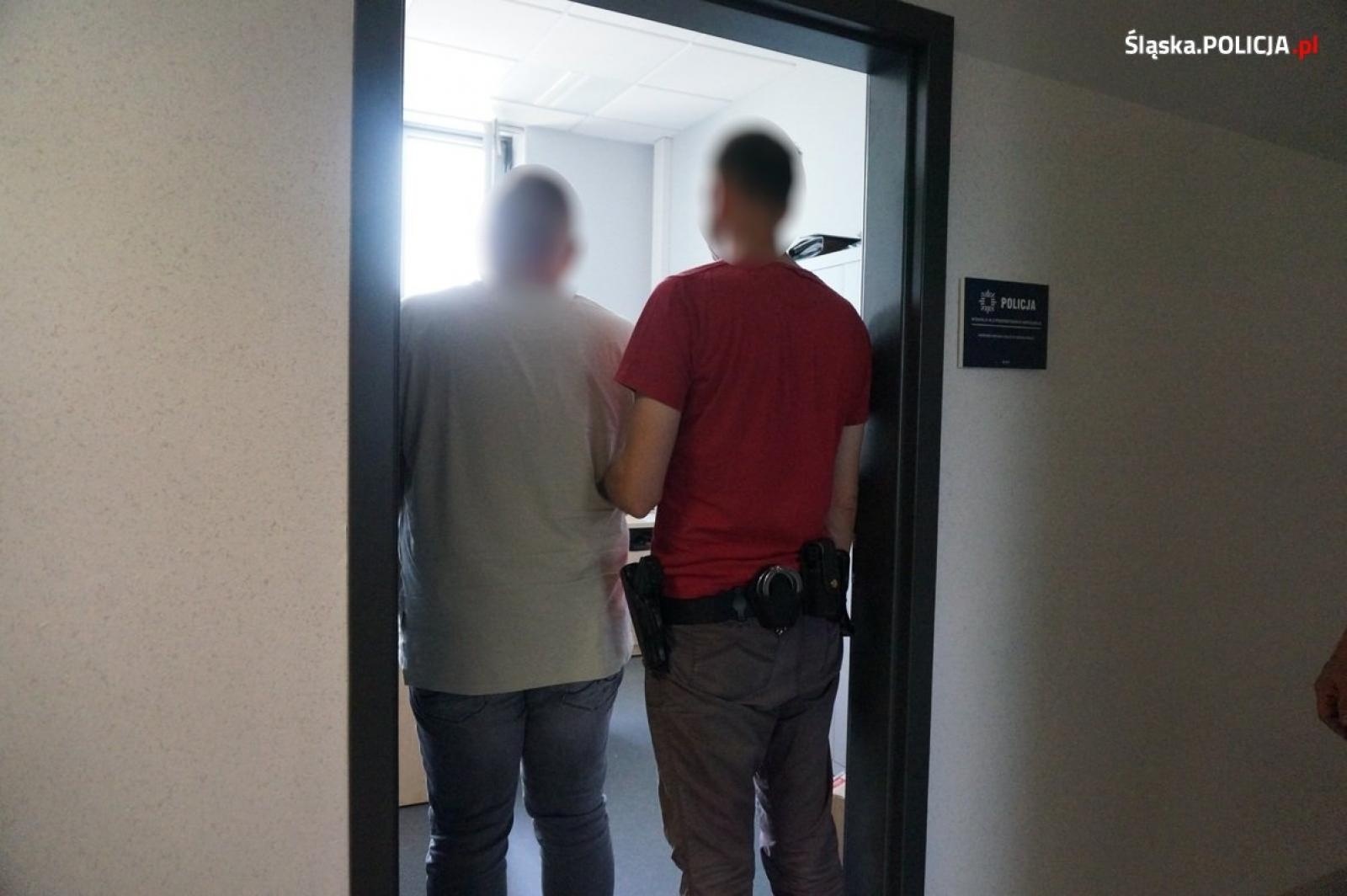 Zdjęcie w galerii na portalu naszraciborz.pl: Kolejne zatrzymania w śledztwie dotyczącym urządzenia nielegalnych gier hazardowych wiadomości z regionu