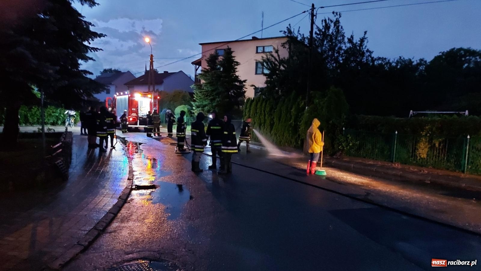 Zdjęcie w galerii na portalu naszraciborz.pl: Podtopione wiadukty, zabłocone drogi - Racibórz i okolice po burzy wiadomości z regionu