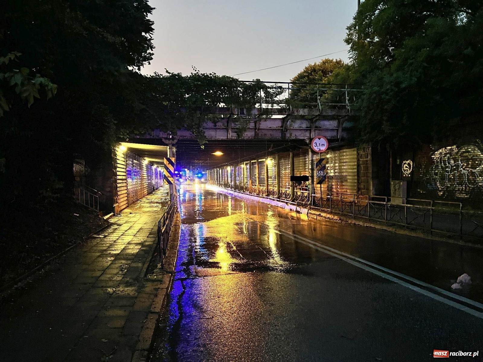 Zdjęcie w galerii na portalu naszraciborz.pl: Podtopione wiadukty, zabłocone drogi - Racibórz i okolice po burzy wiadomości z regionu