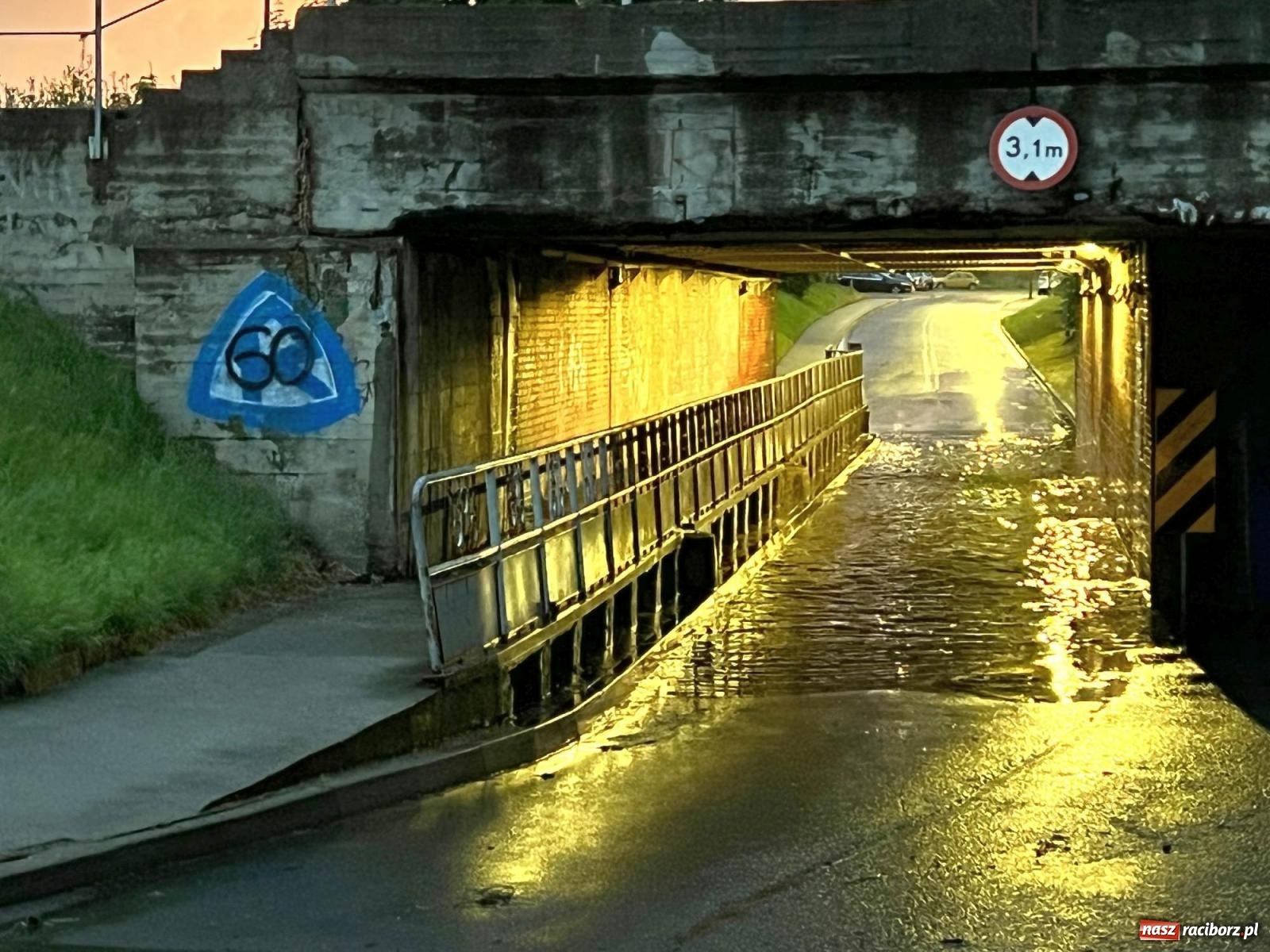 Zdjęcie w galerii na portalu naszraciborz.pl: Podtopione wiadukty, zabłocone drogi - Racibórz i okolice po burzy wiadomości z regionu