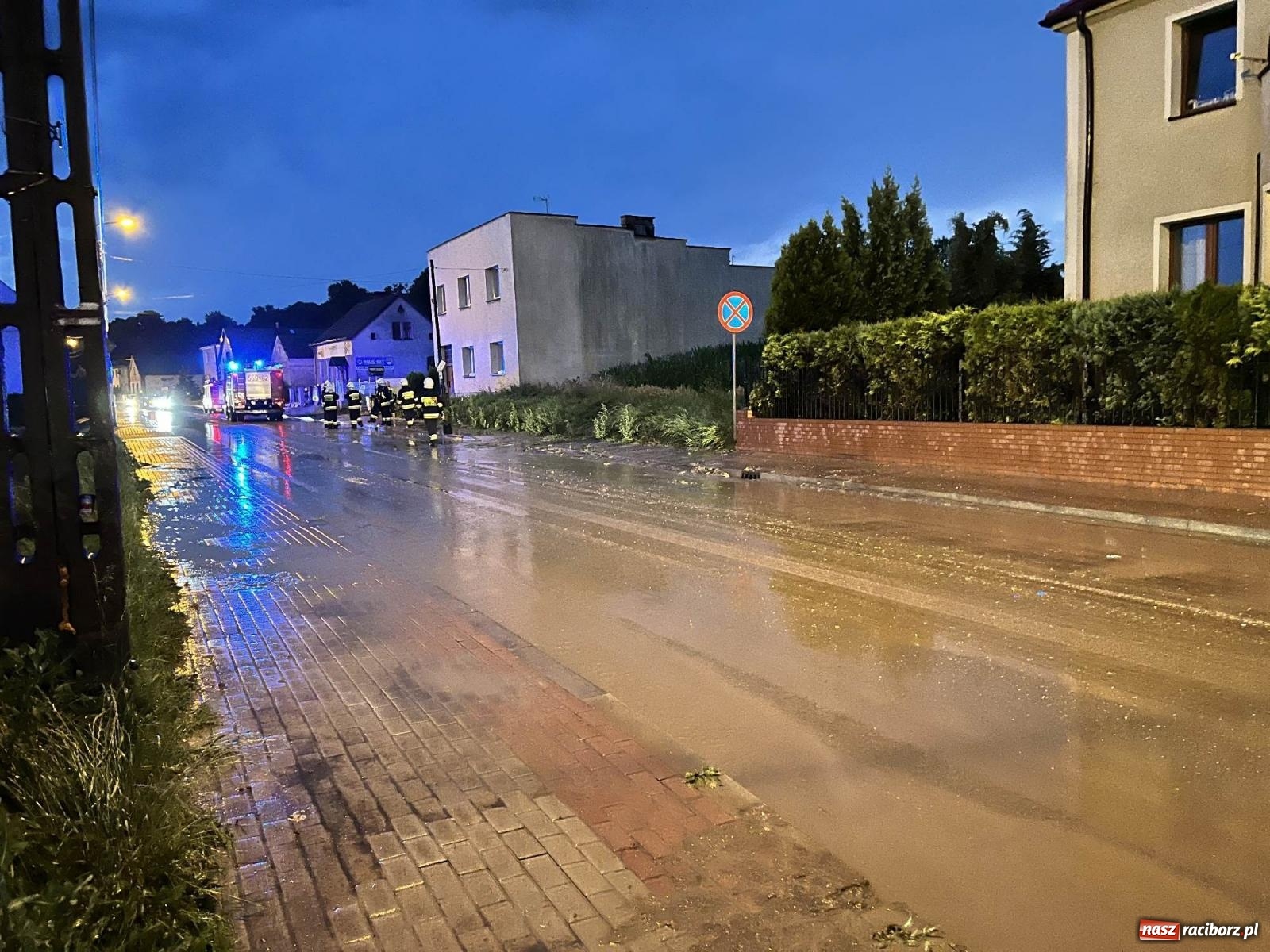 Zdjęcie w galerii na portalu naszraciborz.pl: Podtopione wiadukty, zabłocone drogi - Racibórz i okolice po burzy wiadomości z regionu