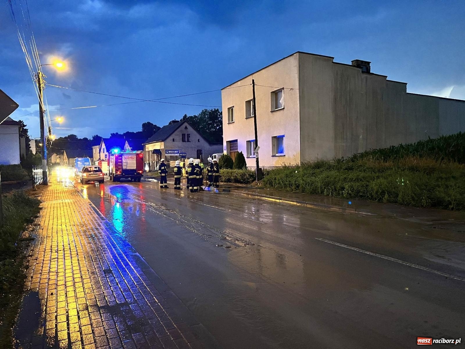 Zdjęcie w galerii na portalu naszraciborz.pl: Podtopione wiadukty, zabłocone drogi - Racibórz i okolice po burzy wiadomości z regionu