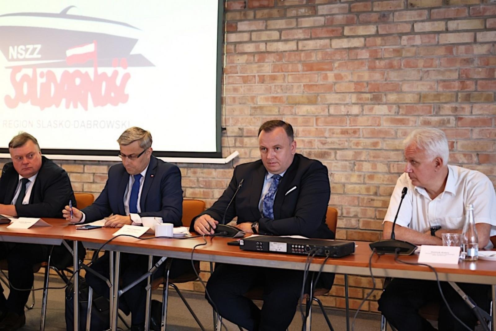 Zdjęcie w galerii na portalu naszraciborz.pl: Śląsko-Dąbrowska Solidarność ostrzega: albo zimne kaloryfery, albo 300 proc. podwyżki wiadomości z regionu